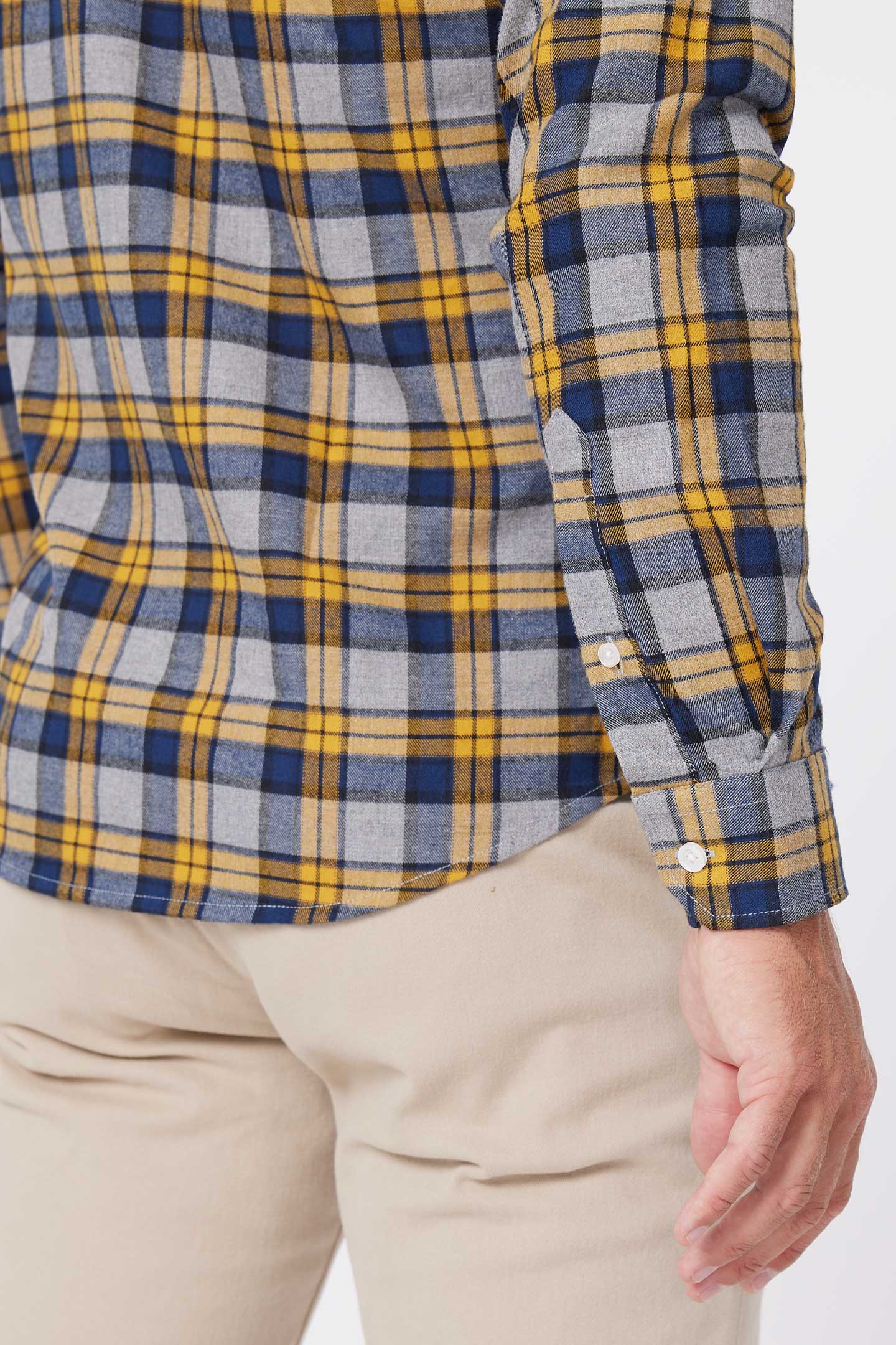 Men's blue checkered sale shirt outfit